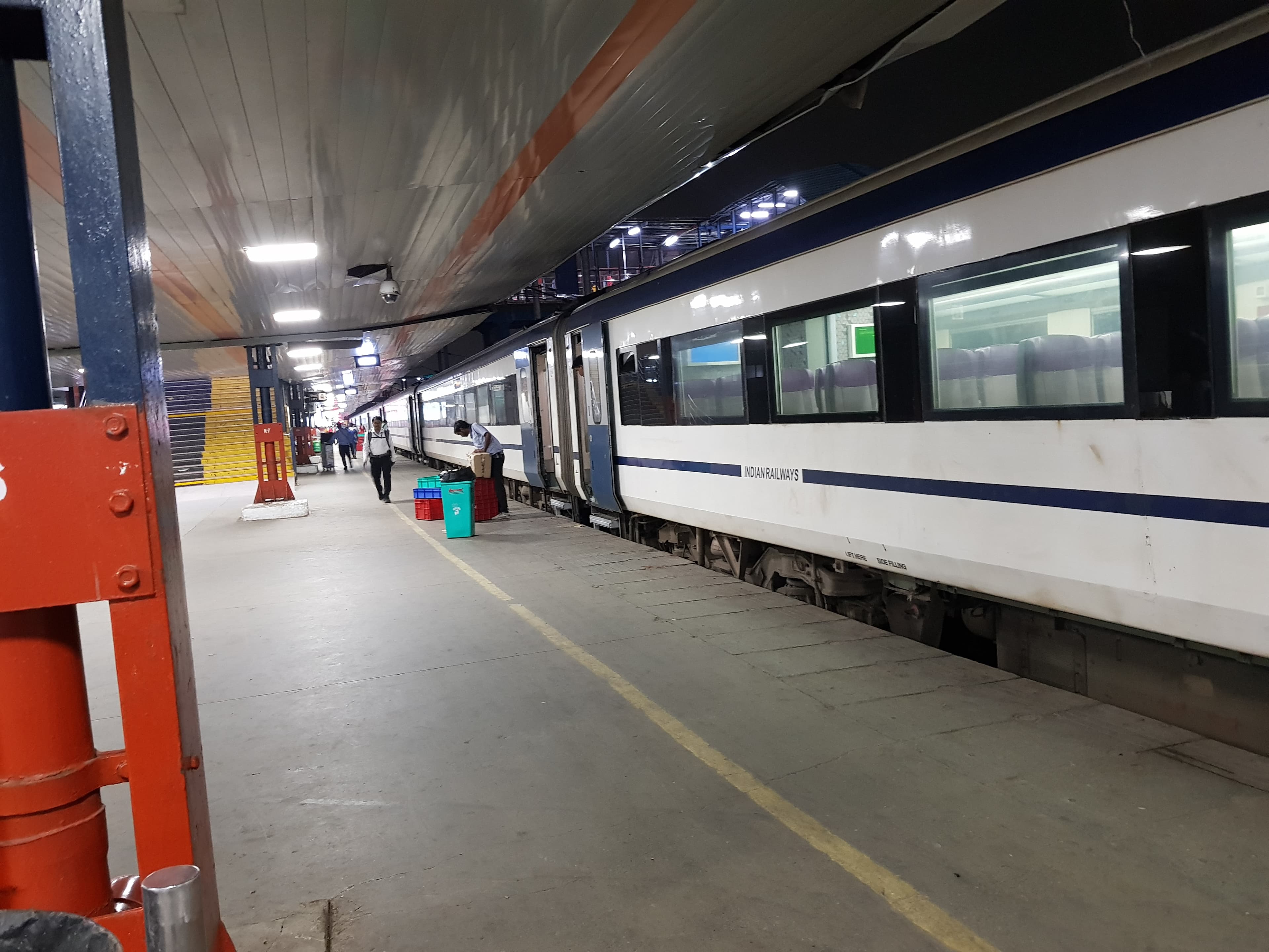 Nizamuddin to Bandra Trains: Route & Timetable | हजरत निजामुद्दीन से बांद्रा टर्मिनस ट्रेन यात्रा गाइड