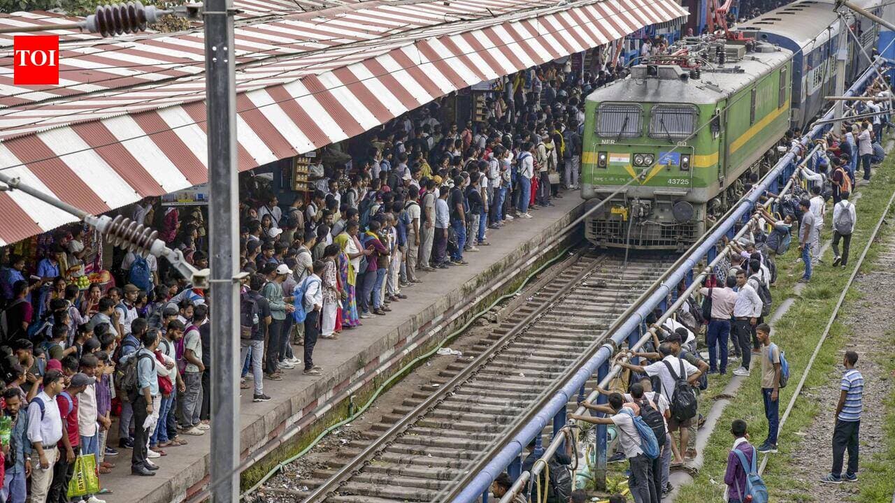 Bihar Police Exam: Railways to run 20 Special Trains for Examinees | बिहार पुलिस परीक्षा: परीक्षार्थियों के लिए रेलवे चलाएगा 20 विशेष ट्रेनें