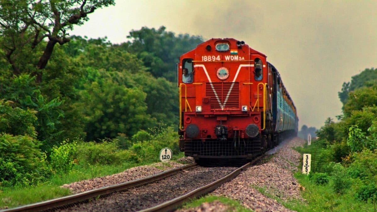 भारतीय रेलवे फाइनेंस कॉर्पोरेशन (IRFC) में सरकार बेचेगी 2% हिस्सेदारी, ₹2300 करोड़ जुटाने का लक्ष्य