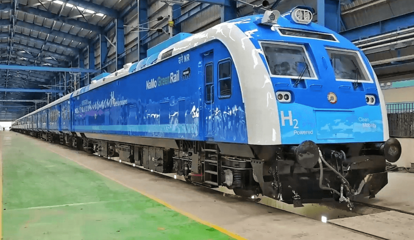 India's First Hydrogen Train High-Speed Trials | भारत की पहली हाइड्रोजन ट्रेन ने शुरू किए अंतिम हाई-स्पीड परीक्षण: जींद-सोनीपत मार्ग पर 120 किमी/घंटा की रफ्तार