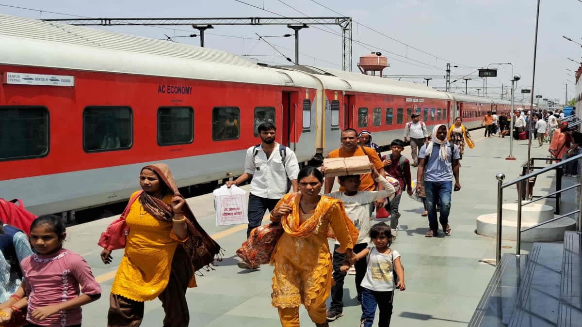 Railways Clarifies 'VIP Saloon' Row | रेलवे ने 'वीआईपी सैलून' विवाद पर दी सफाई